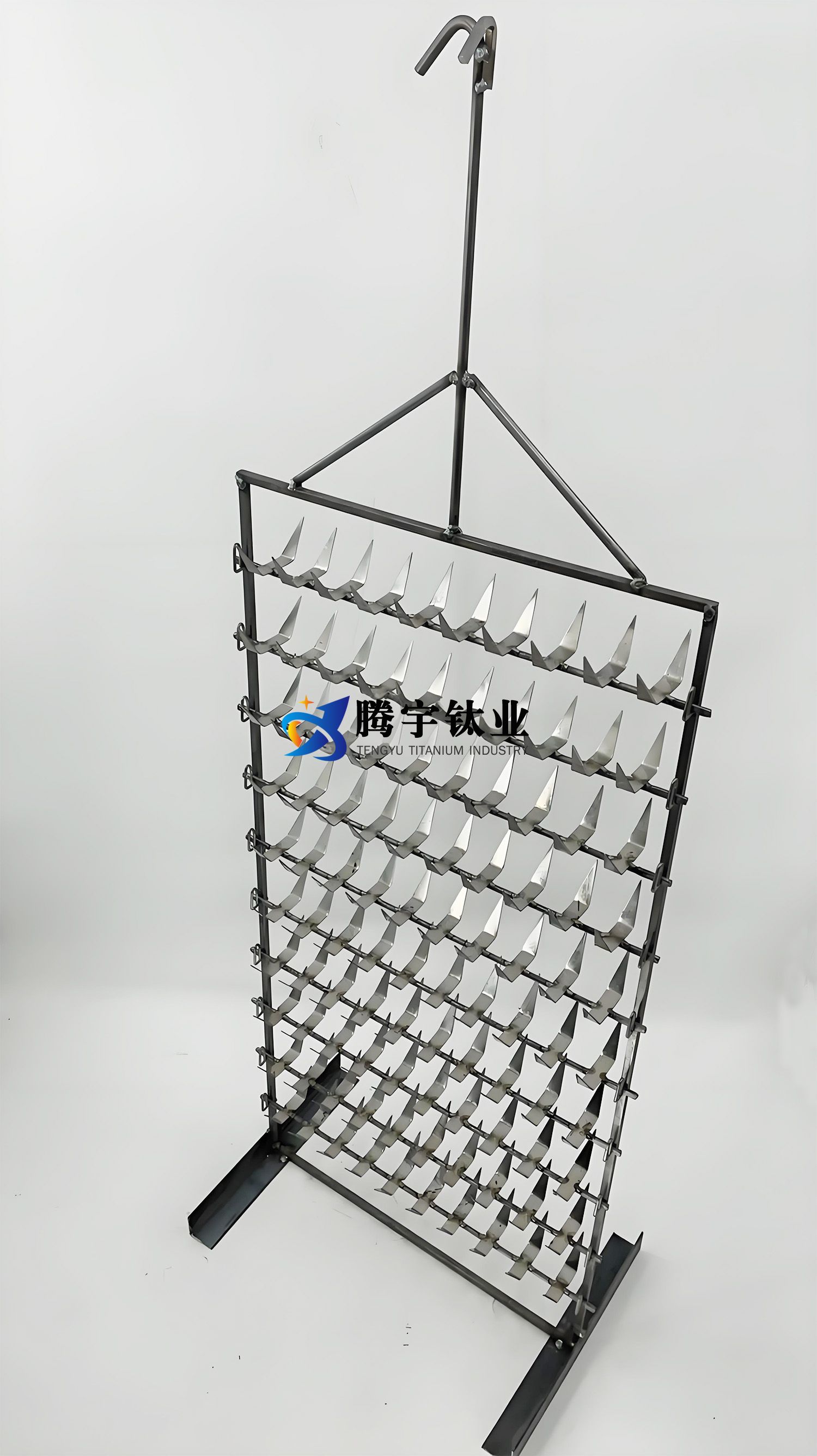 電鍍化工醫(yī)療等領(lǐng)域用鈦掛具的表面處理工藝與選型方法